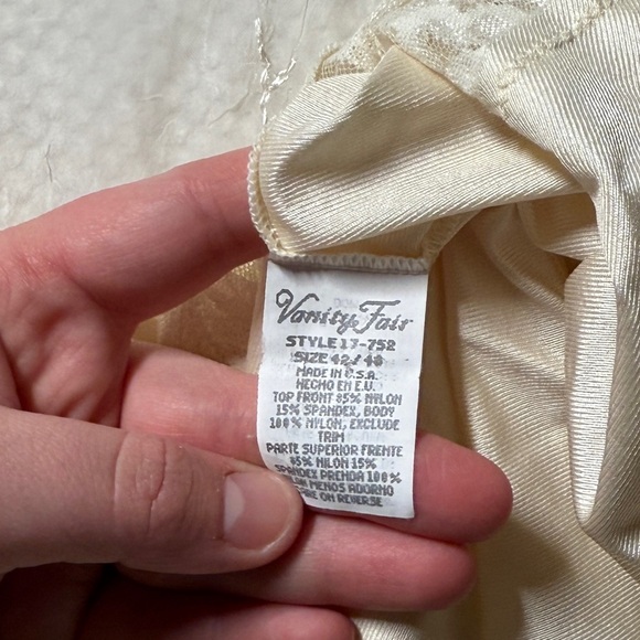 vintage vanity fair cream nylon camisole with full lace front – size XL - Picture 4 of 5